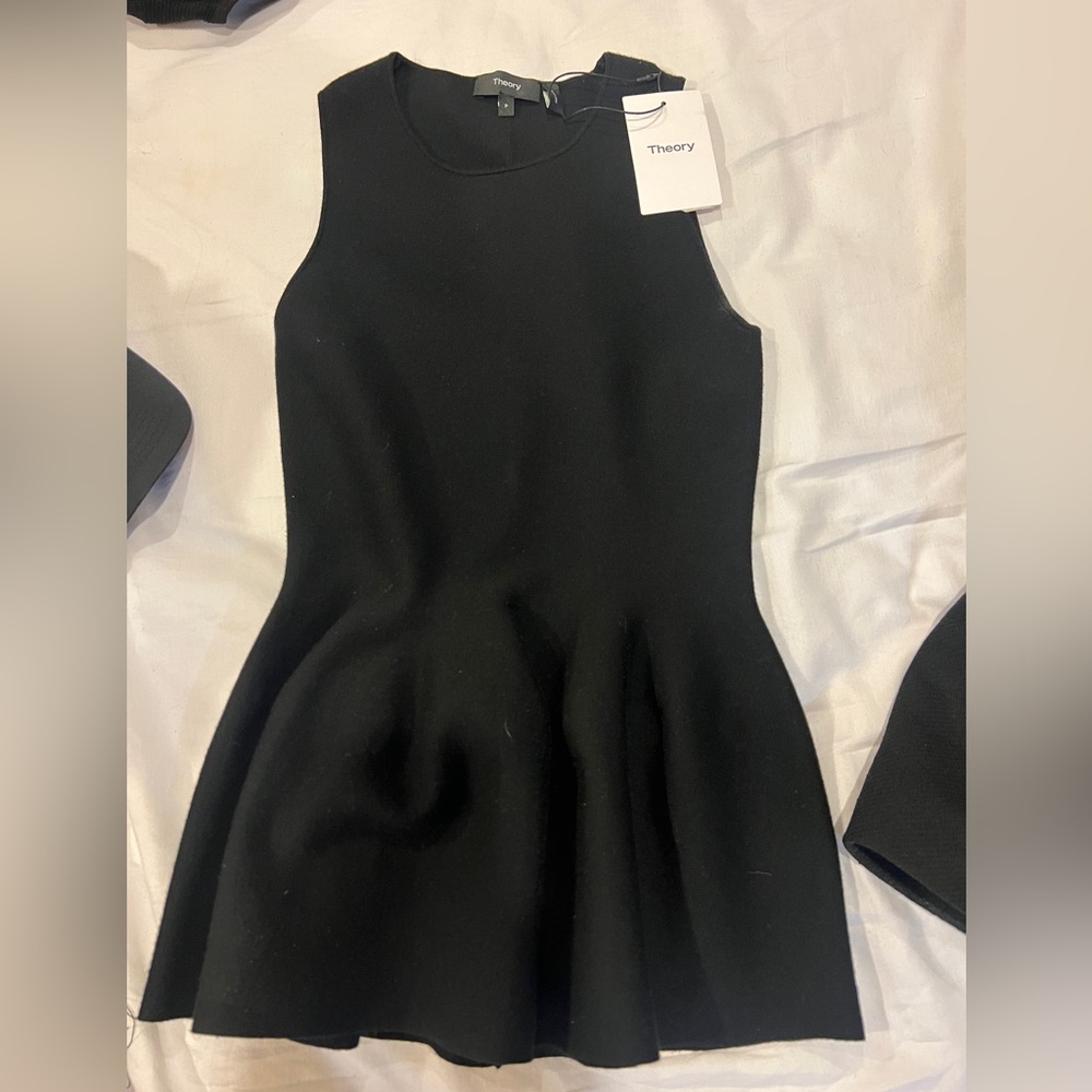 Theory Wool Tank - Picture 2 of 7